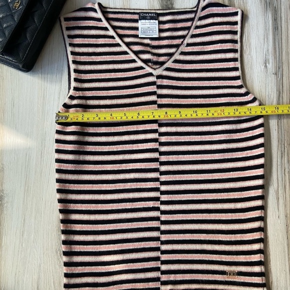 ❌SOLD❌ Authentic Chanel Cashmere Top Size FR 40 - Picture 8 of 10